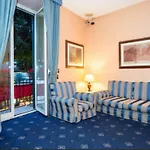 Massimo Plaza Hotel 4*