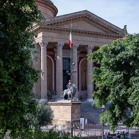 Massimo Plaza Palermo