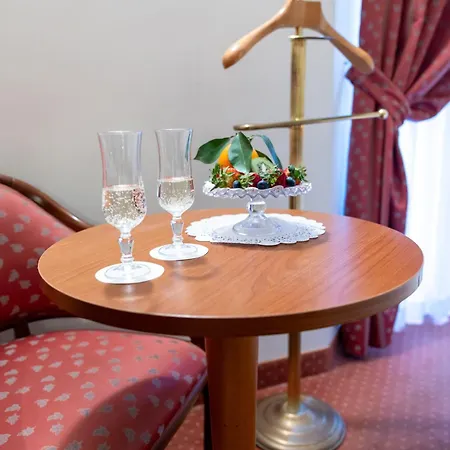 Massimo Plaza Hotel 4*
