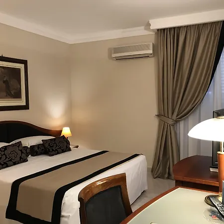 Massimo Plaza Палермо