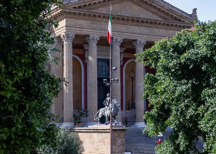 Massimo Plaza Палермо