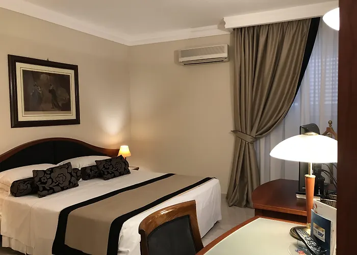 Massimo Plaza Палермо