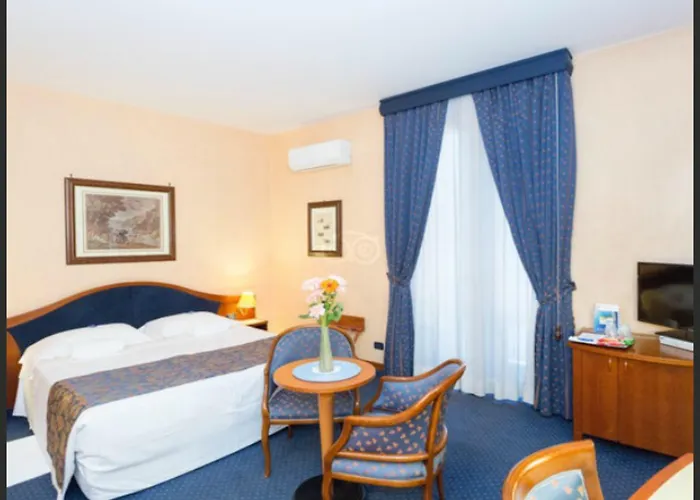 Отель Massimo Plaza Палермо