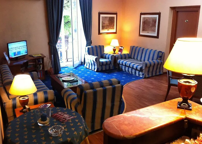 Отель Massimo Plaza