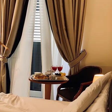 Szálloda Massimo Plaza 4*