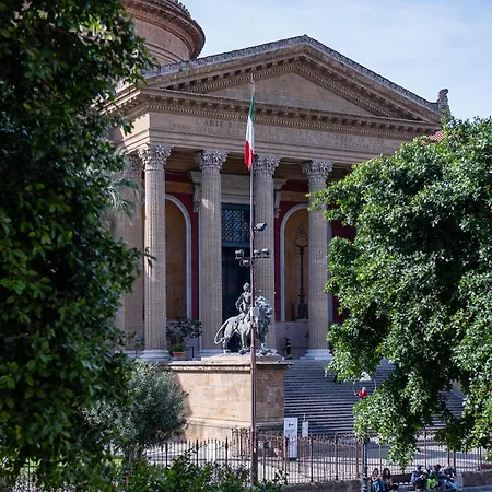 Massimo Plaza Palermo